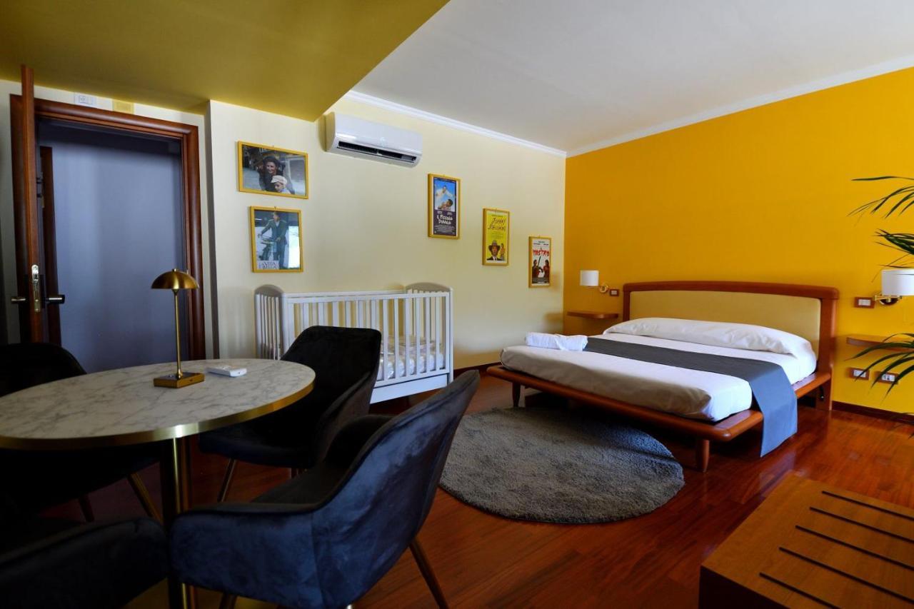 Le Cinema Bed and Breakfast Formia Buitenkant foto