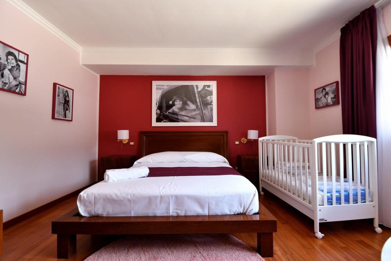 Le Cinema Bed and Breakfast Formia Buitenkant foto