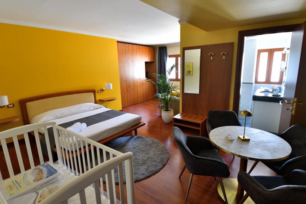 Le Cinema Bed and Breakfast Formia Buitenkant foto