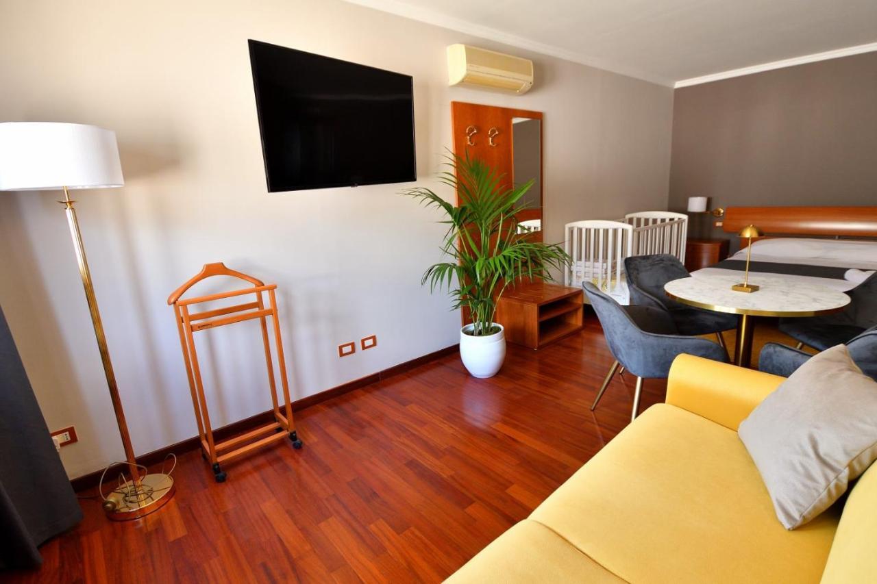 Le Cinema Bed and Breakfast Formia Buitenkant foto